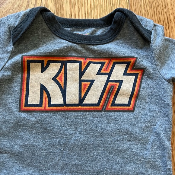 KISS Baby Onesie ~ 12m - Picture 2 of 7